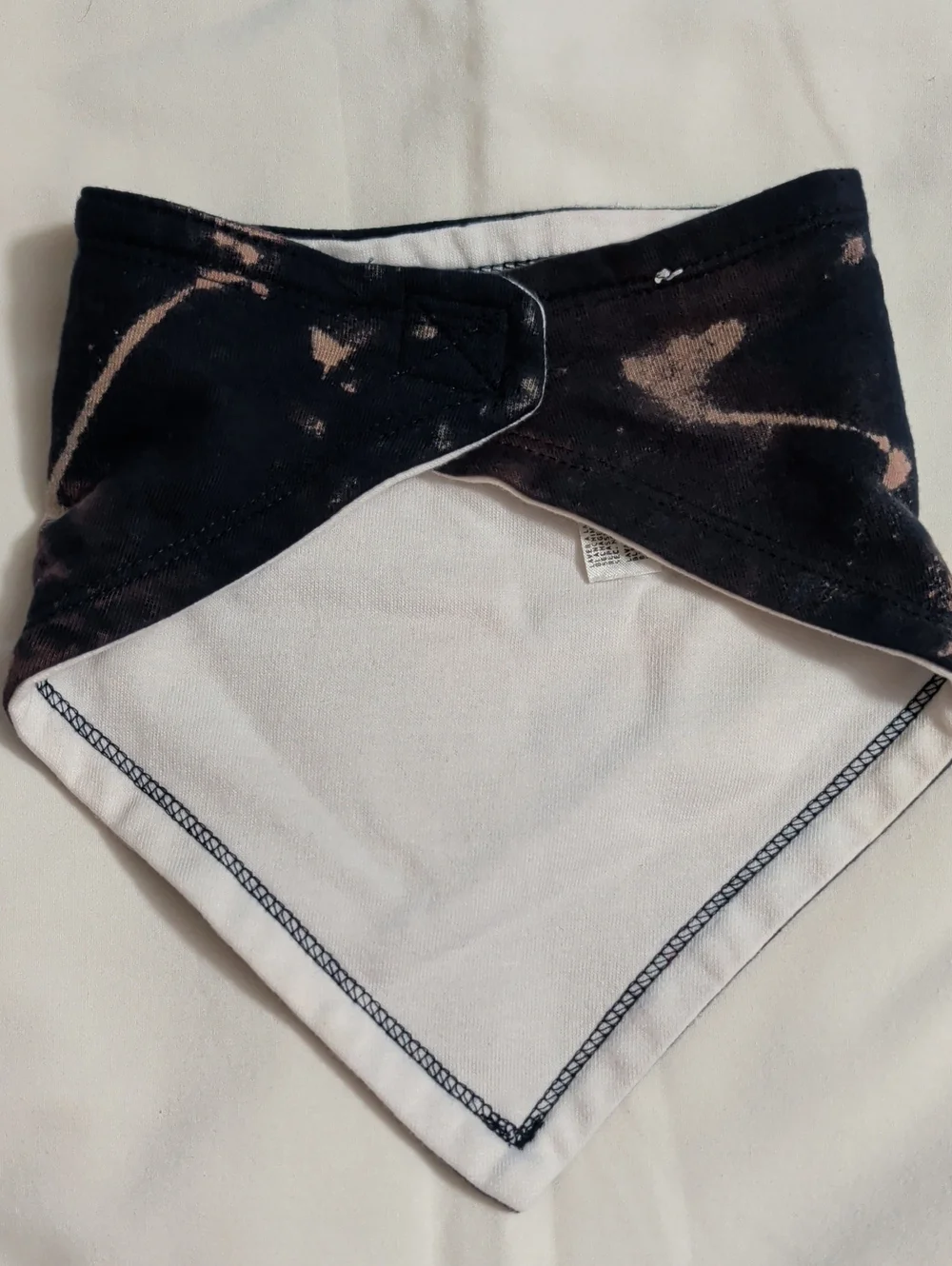 NWOT Tie-Dye Triangle Pet Bandana / Baby Bandaid Bib in Black And Peach